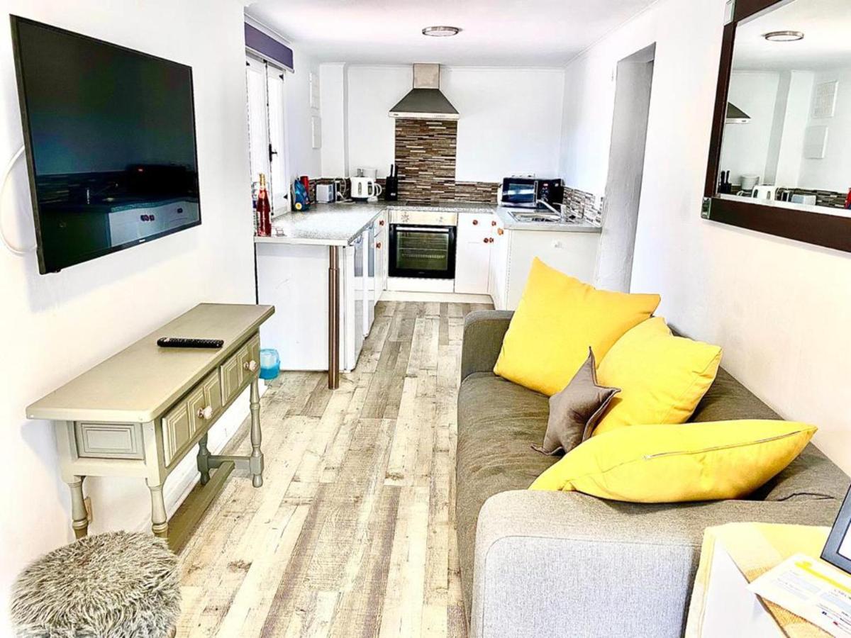 Lovely 2 Bed Apartment In Alcalalí Exterior foto